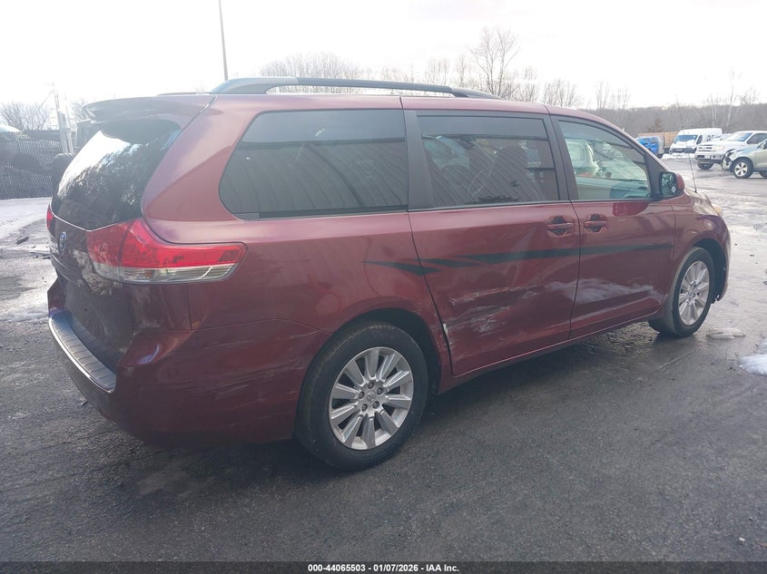 2013 Toyota Sienna Le 7 Passenger