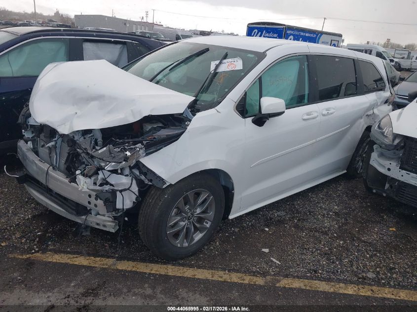 2025 Toyota Sienna Le