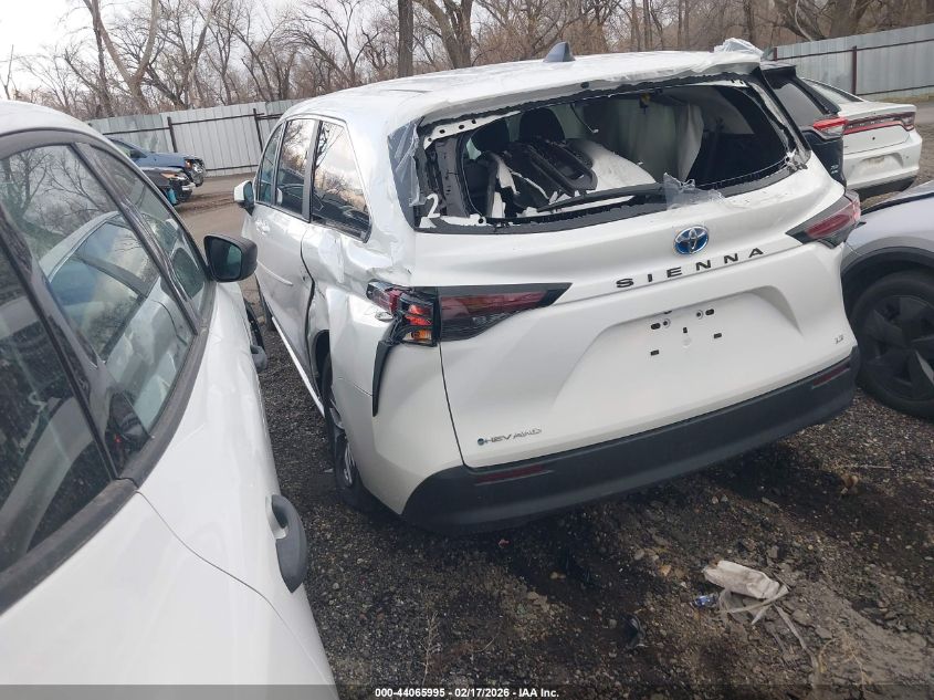 2025 Toyota Sienna Le