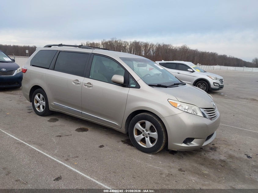 5TDKK3DC0GS703727 2016 Toyota Sienna Le 8 Passenger auction photo 1