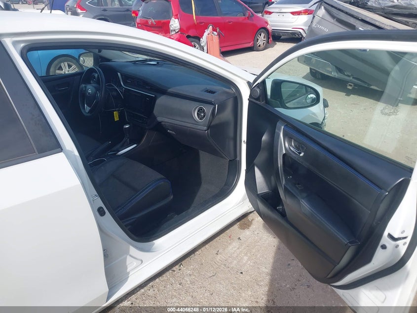 VIN 5YFBURHEXHP669010 2017 TOYOTA COROLLA SE