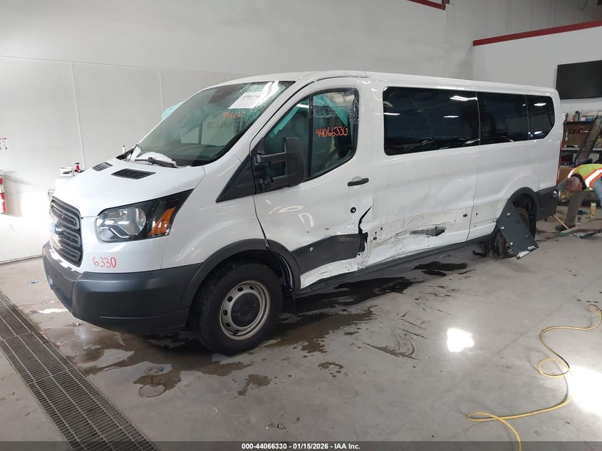 Vin: 1fbzx2zm9hkb06732, lot: 44562130, ford transit-350 xl 20172