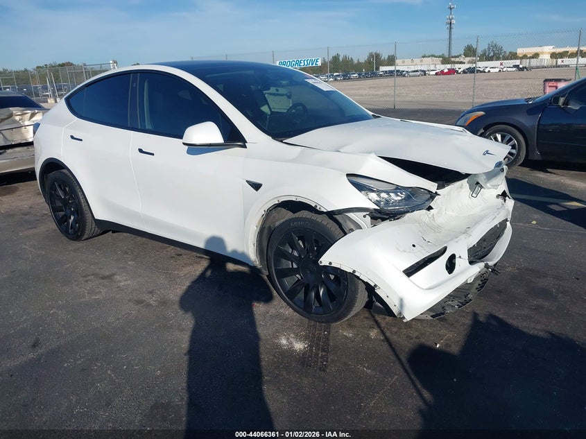 2022 Tesla Model Y Long Range Dual Motor All-Wheel Drive