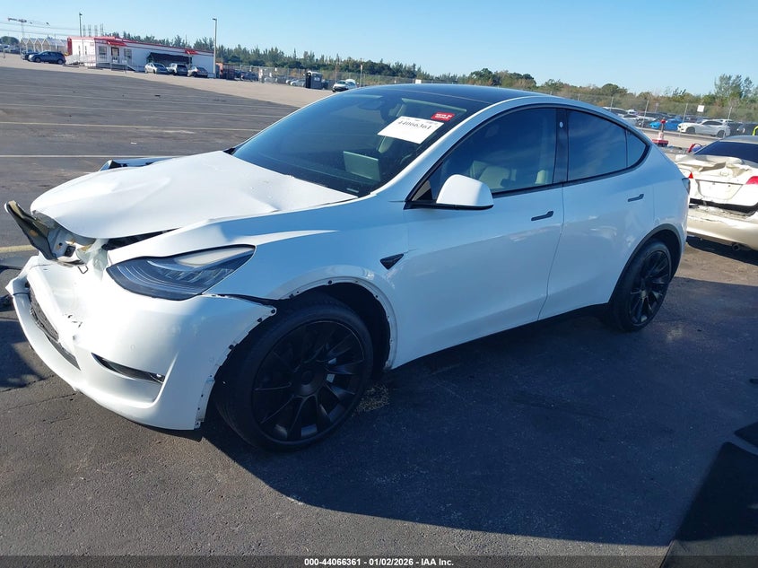 2022 Tesla Model Y Long Range Dual Motor All-Wheel Drive