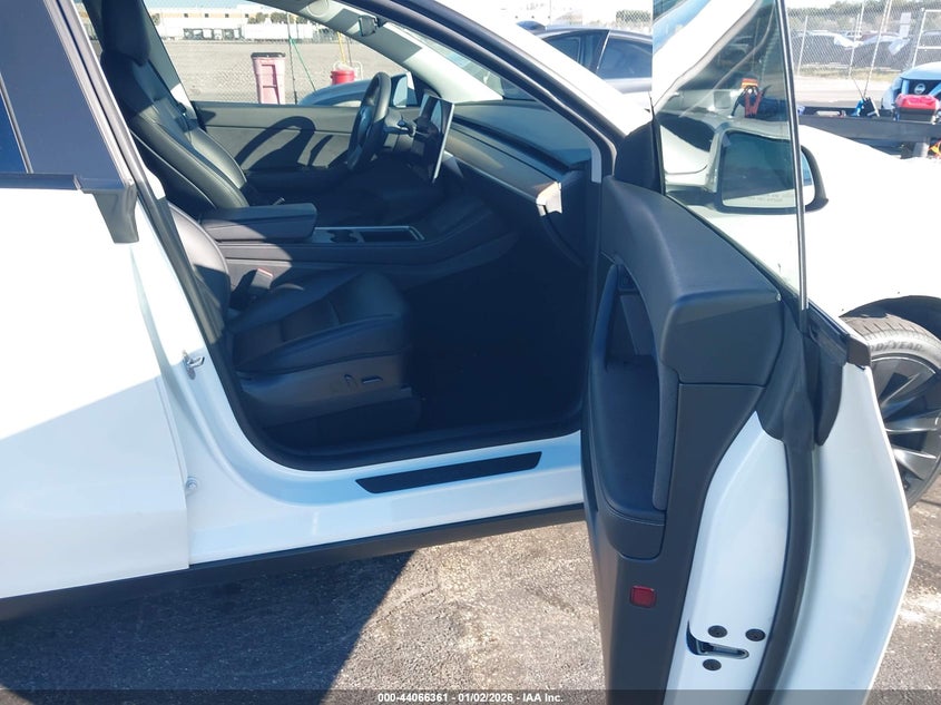 2022 Tesla Model Y Long Range Dual Motor All-Wheel Drive