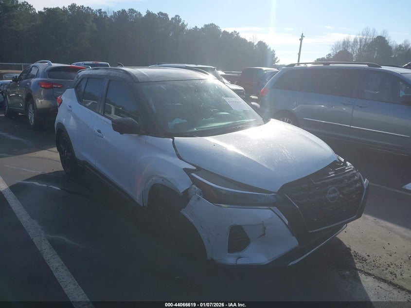 2023 Nissan Kicks Sr Xtronic Cvt