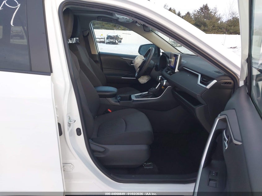 VIN 4T3RWRFV2RU127404 2024 TOYOTA RAV4 HYBRID XLE