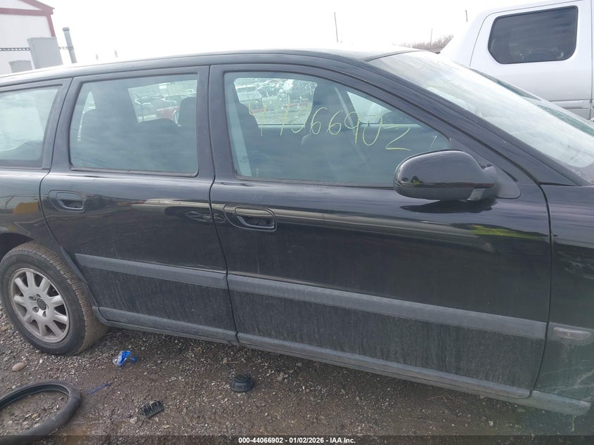 2003 Volvo V70 2.4 VIN: YV1SW61T332314084 Lot: 44066902