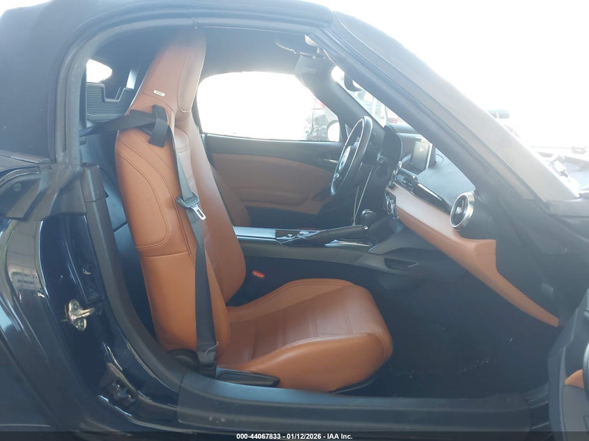 VIN JC1NFAEK0J0140195 2018 FIAT 124 SPIDER LUSSO