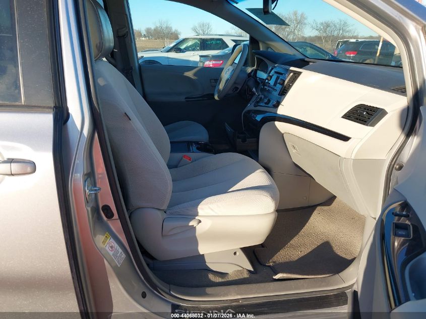 2012 Toyota Sienna Le V6 8 Passenger