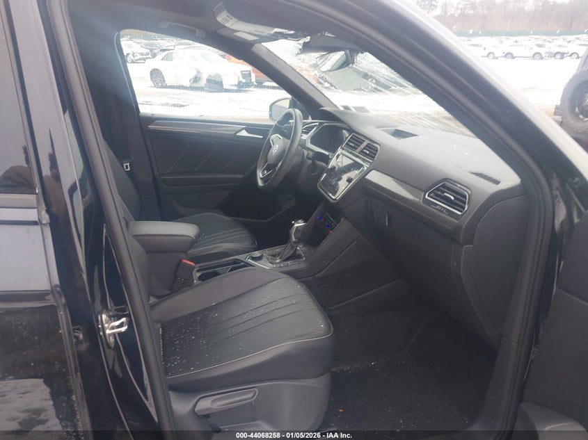 2024 Volkswagen Tiguan 2.0T Se R-Line Black