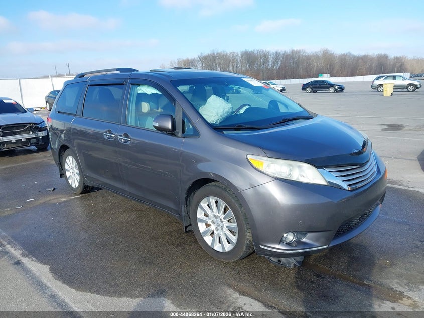 2013 Toyota Sienna Limited 7 Passenger
