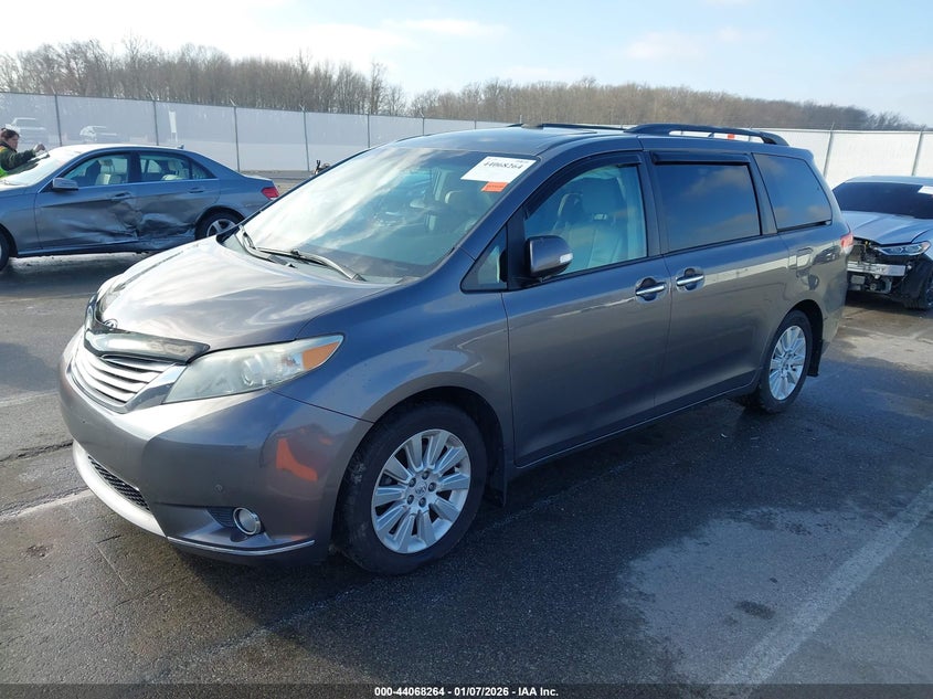 2013 Toyota Sienna Limited 7 Passenger