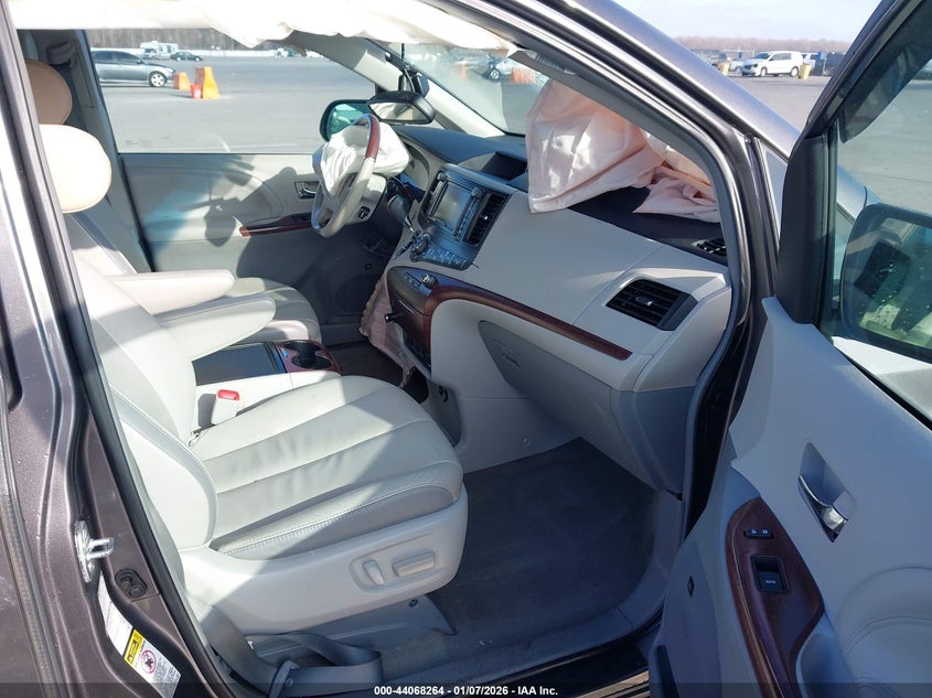 2013 Toyota Sienna Limited 7 Passenger