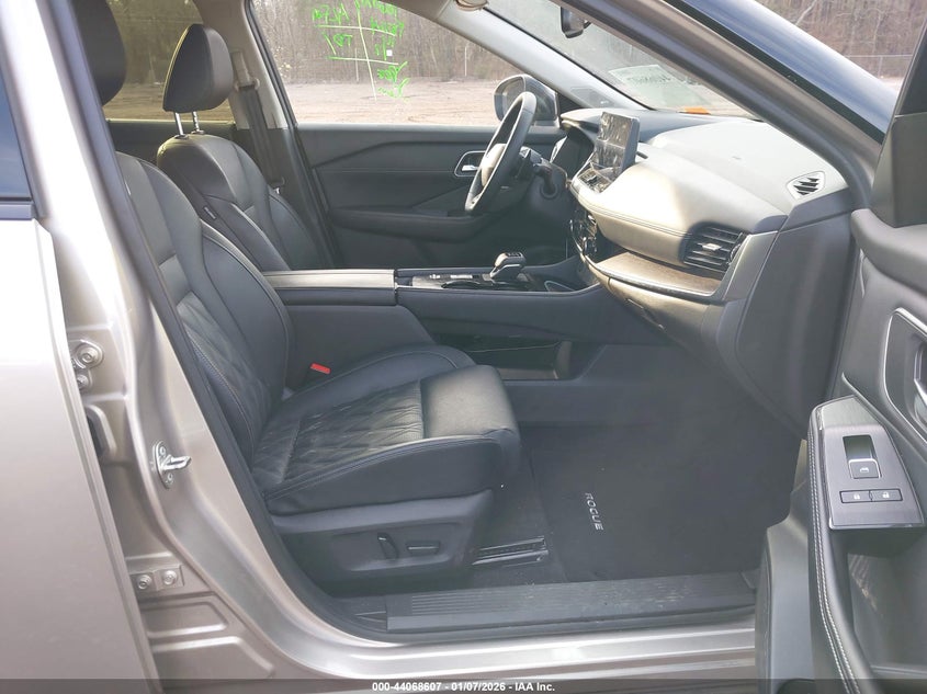 2025 Nissan Rogue Platinum Fwd