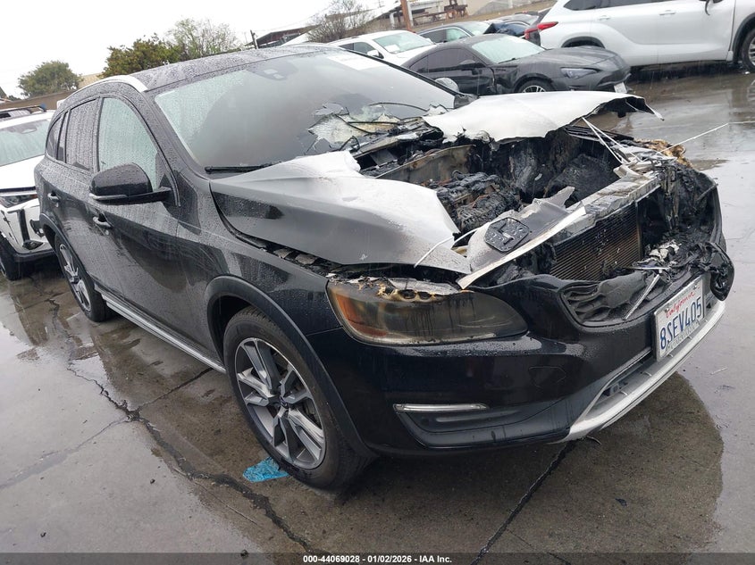 YV440MWK4H1037458 2017 Volvo V60 Cross Country T5 auction photo 1