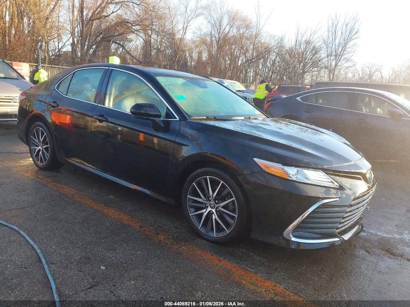 2022 Toyota Camry Xle Hybrid