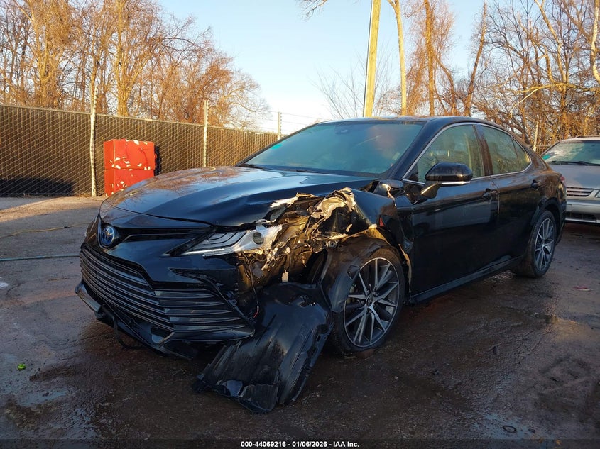 2022 Toyota Camry Xle Hybrid