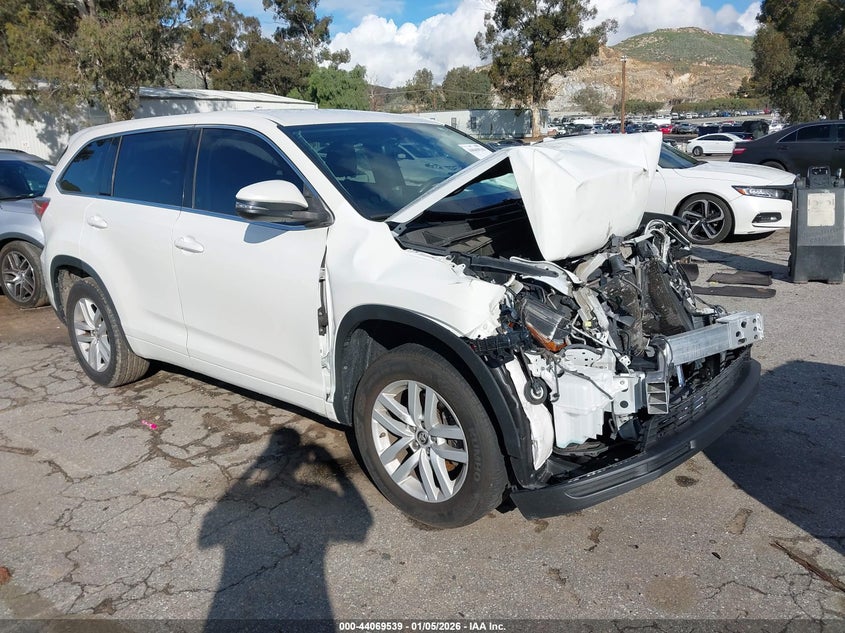 2016 Toyota Highlander Le V6