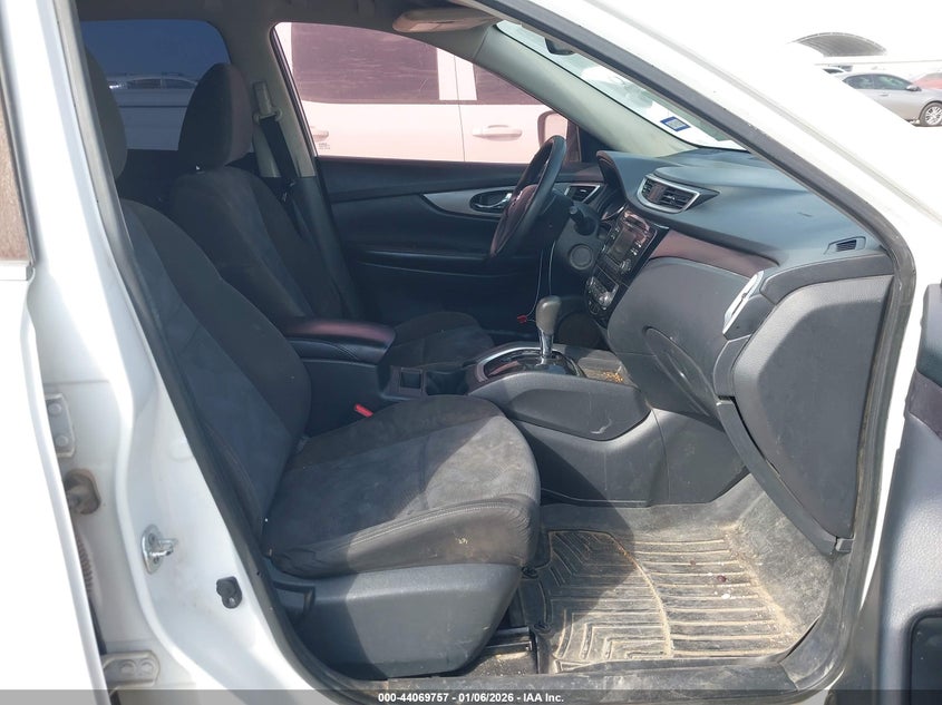 2016 Nissan Rogue Sv