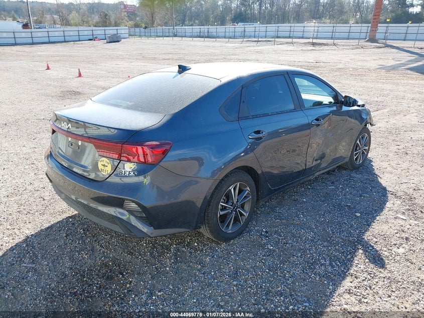 VIN 3KPF24AD7RE747774 2024 KIA FORTE LXS