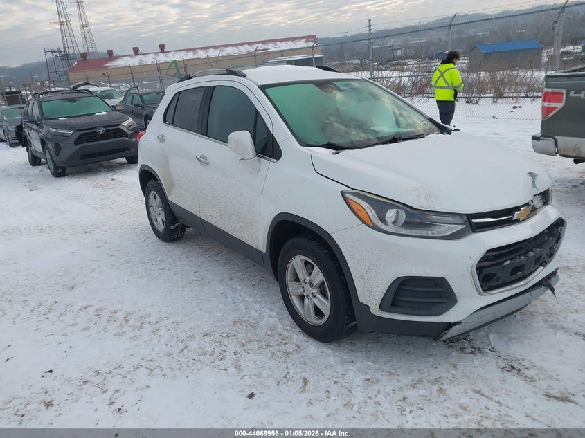 KL7CJPSB7JB685070 2018 Chevrolet Trax Lt auction photo 1