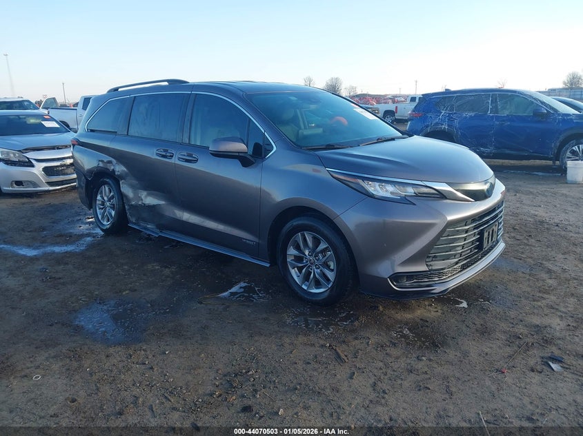 2021 Toyota Sienna Le