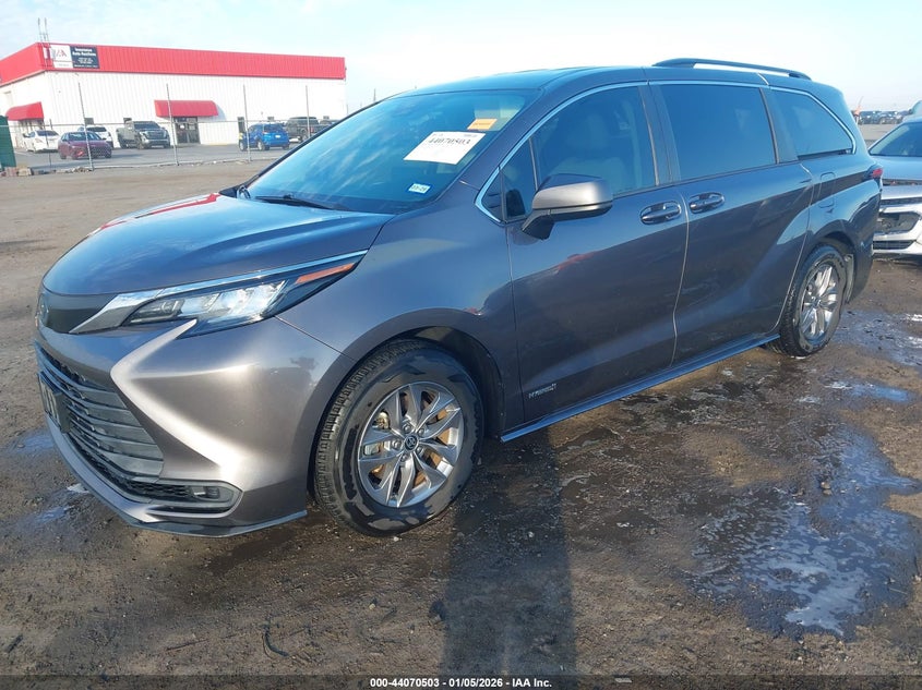 2021 Toyota Sienna Le