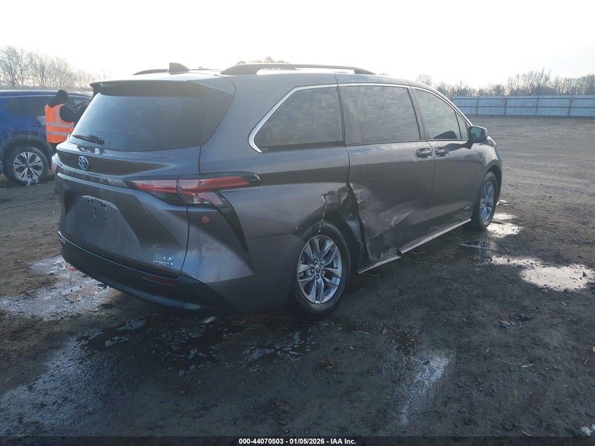 2021 Toyota Sienna Le