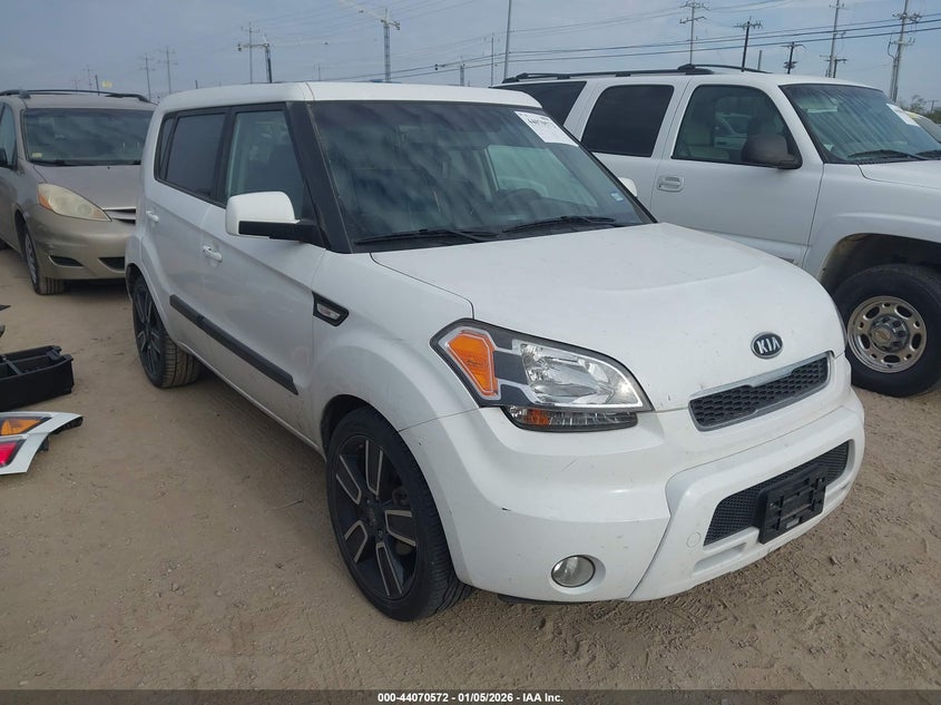KNDJT2A21B7267780 2011 Kia Soul + auction photo 1