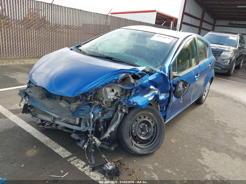 2016 TOYOTA PRIUS C auction photo 2