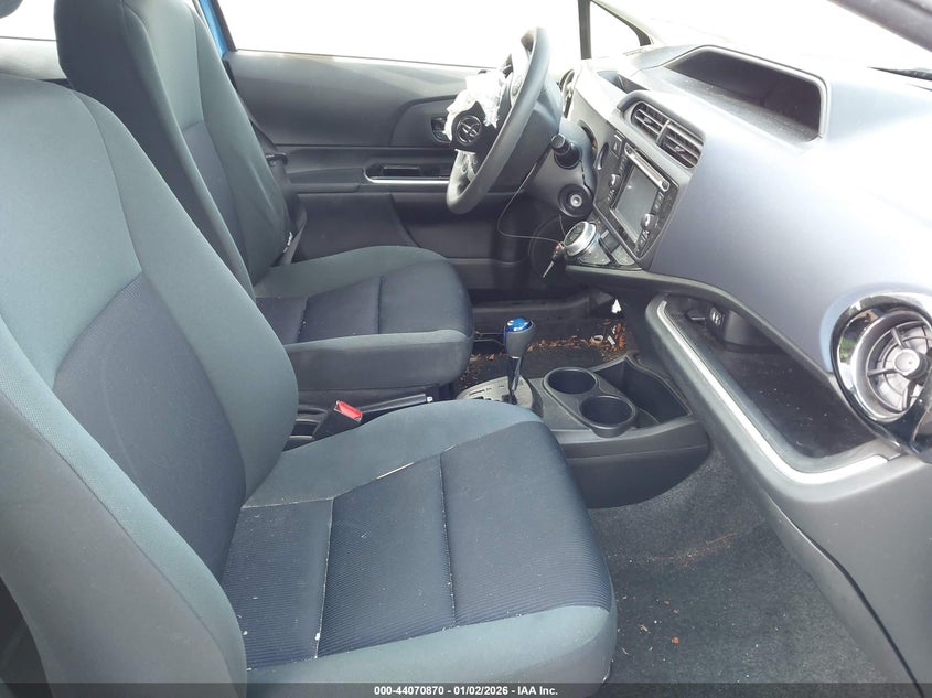 2016 TOYOTA PRIUS C auction photo 5