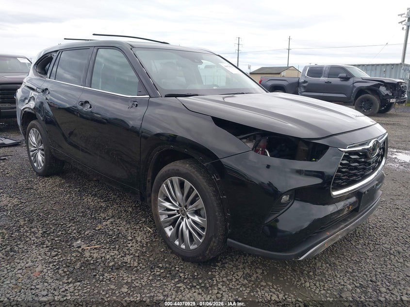 2023 Toyota Highlander Platinum