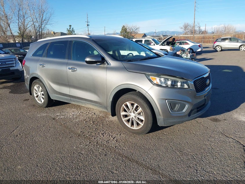 5XYPG4A34HG266718 2017 Kia Sorento 2.4L Lx auction photo 1