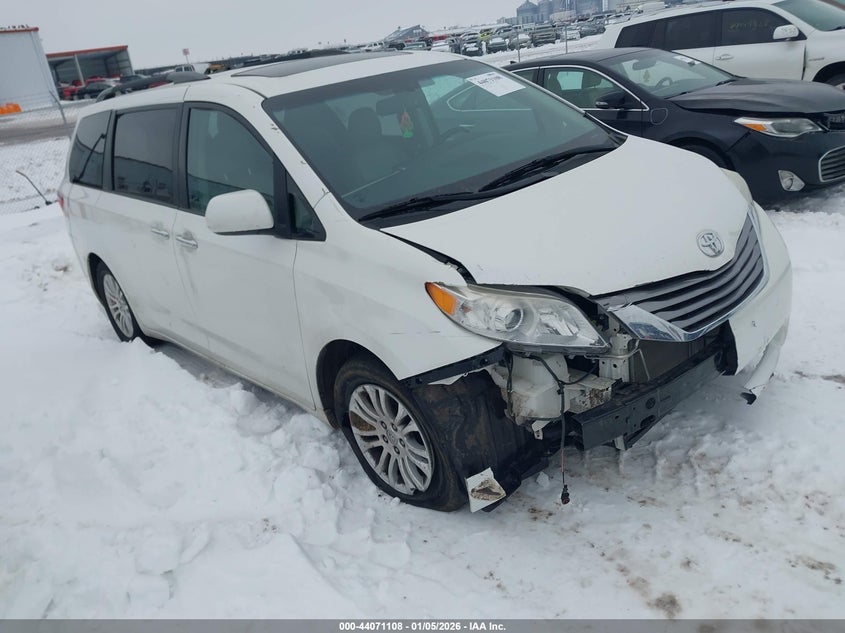 TOYOTA SIENNA XLE 8 PASSENGER