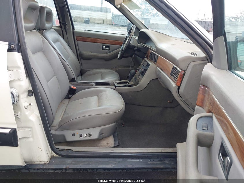 1990 Audi 100 VIN: WAUBC5445LN067143 Lot: 44071283
