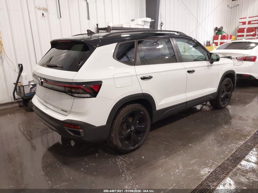 2025 Volkswagen Taos 1.5T Se Black