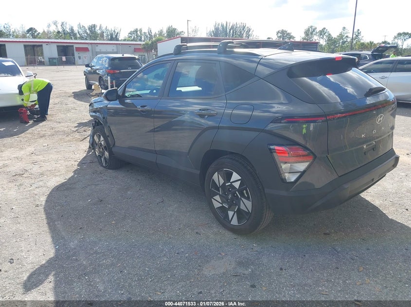 2024 HYUNDAI KONA auction photo 3