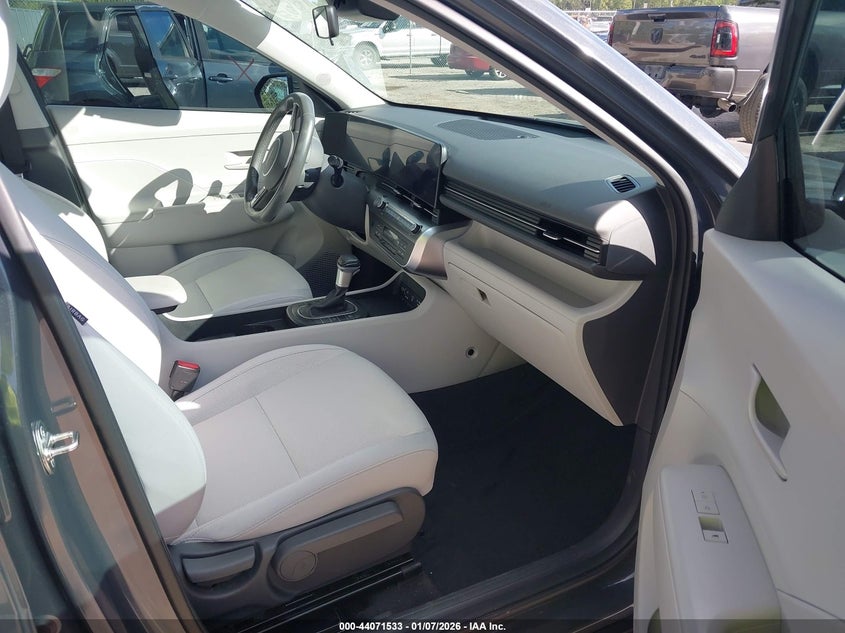 2024 HYUNDAI KONA auction photo 5