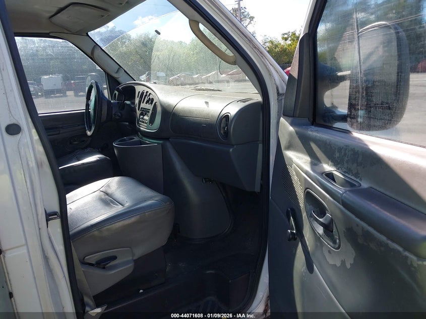 2004 Ford E-350 Cutaway Standard