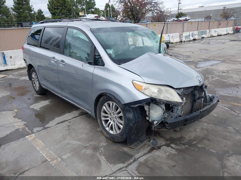 5TDYK3DC5BS111033 2011 Toyota Sienna Xle V6 auction photo 1