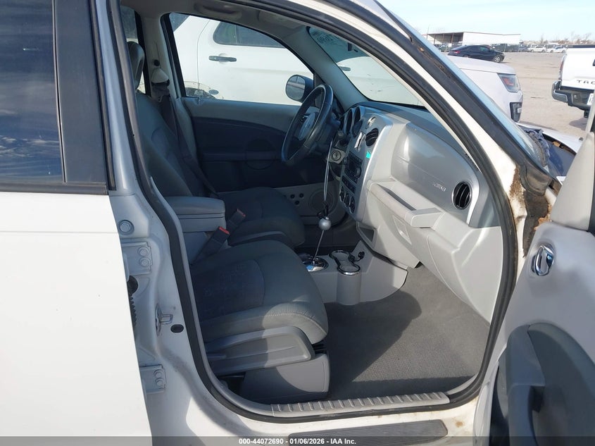 2010 CHRYSLER PT CRUISER auction photo 5