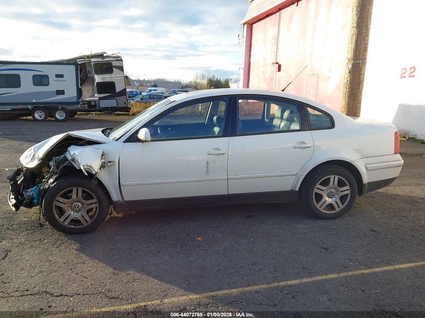 2000 Volkswagen Passat Glx VIN: WVWPD23B8YP210280 Lot: 44072768