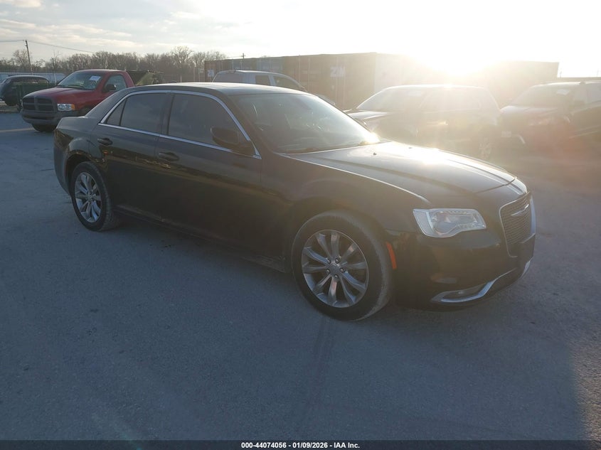 Vin: 2c3ccargxgh212795, lot: 44569892, chrysler 300 limited 20161