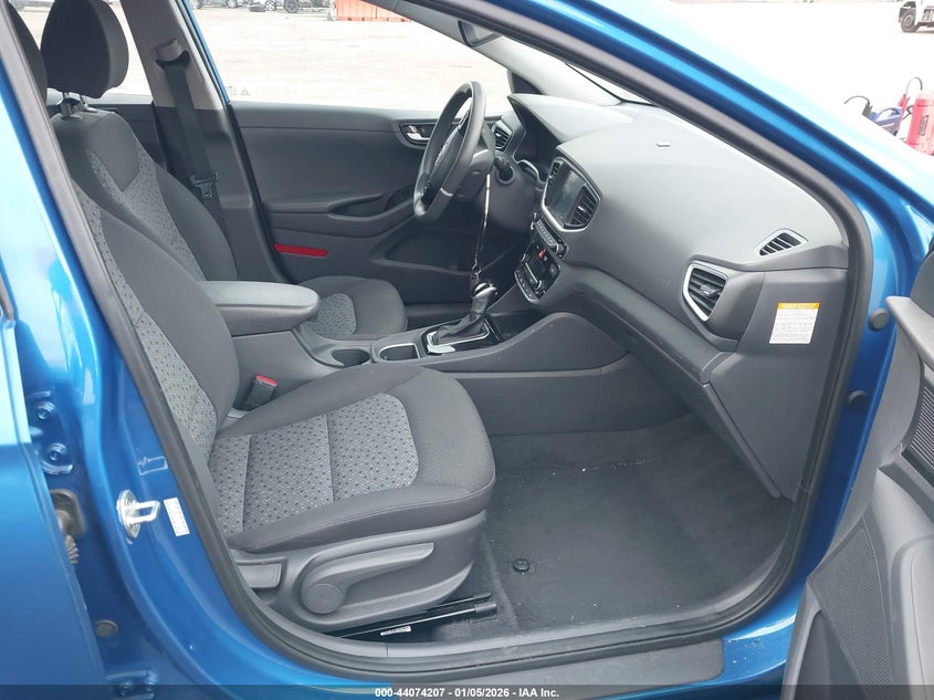 VIN KMHC65LC5HU031792 2017 HYUNDAI IONIQ HYBRID BLUE