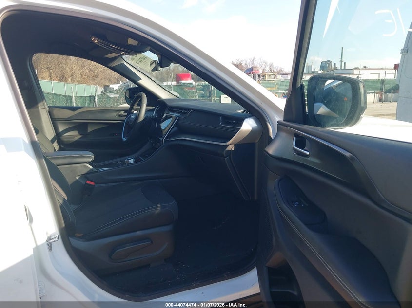 2025 Jeep Grand Cherokee L Laredo 4X4