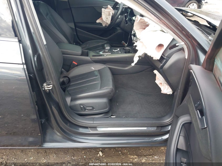 2019 AUDI A4 auction photo 5