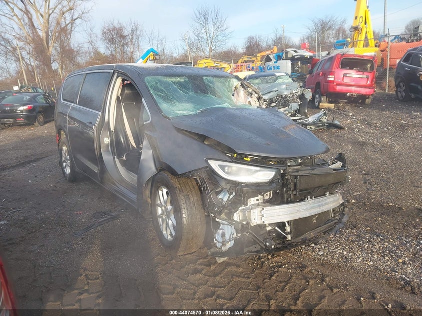 2023 Chrysler Pacifica Touring L