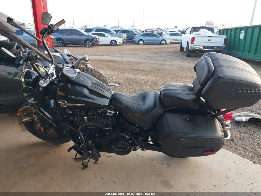 VIN 1HD1YBK19JC017120 2018 HARLEY-DAVIDSON FLHCS HERITAGE CLASSIC 114