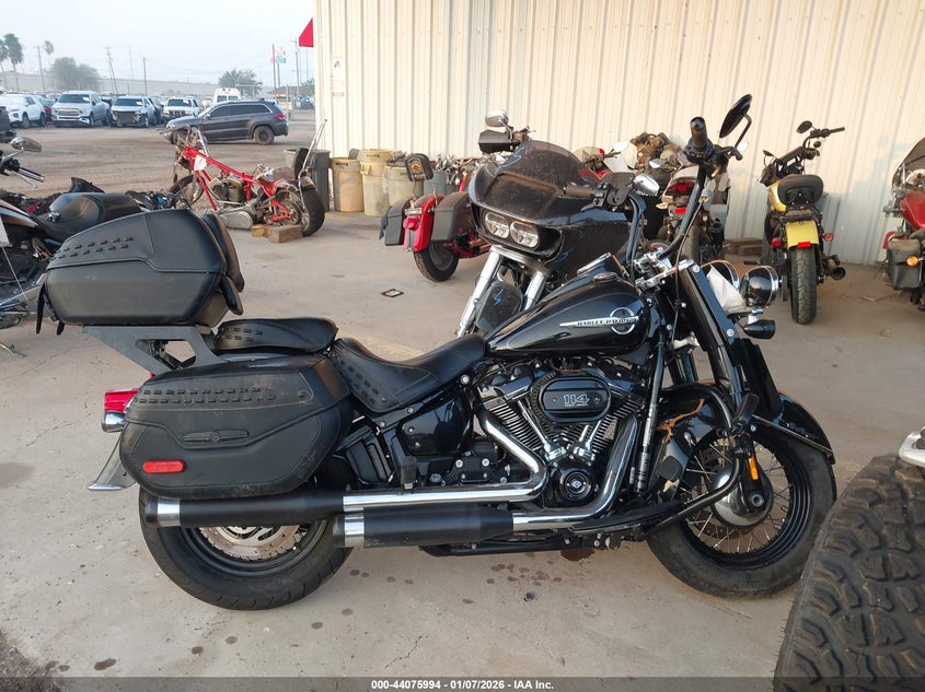 VIN 1HD1YBK19JC017120 2018 HARLEY-DAVIDSON FLHCS HERITAGE CLASSIC 114